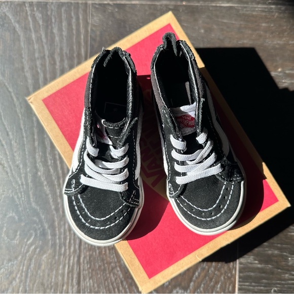 Legendary Sk8-Hi with Zippers for Easy In And Out Black. Size 5.5 - Picture 7 of 7